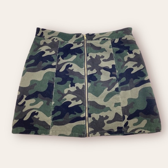 BLEUH CIEL CAMO MINI SKIRT - Picture 2 of 9